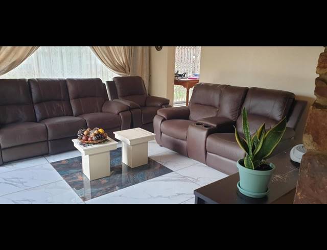 4 BEDROOM HOUSE FOR SALE IN GLENVISTA